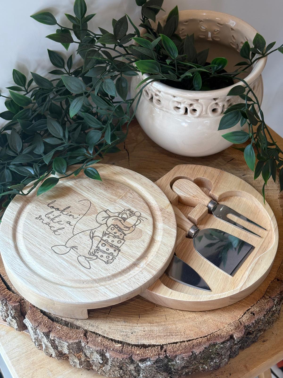 Gus Gus cheeseboard with utensils