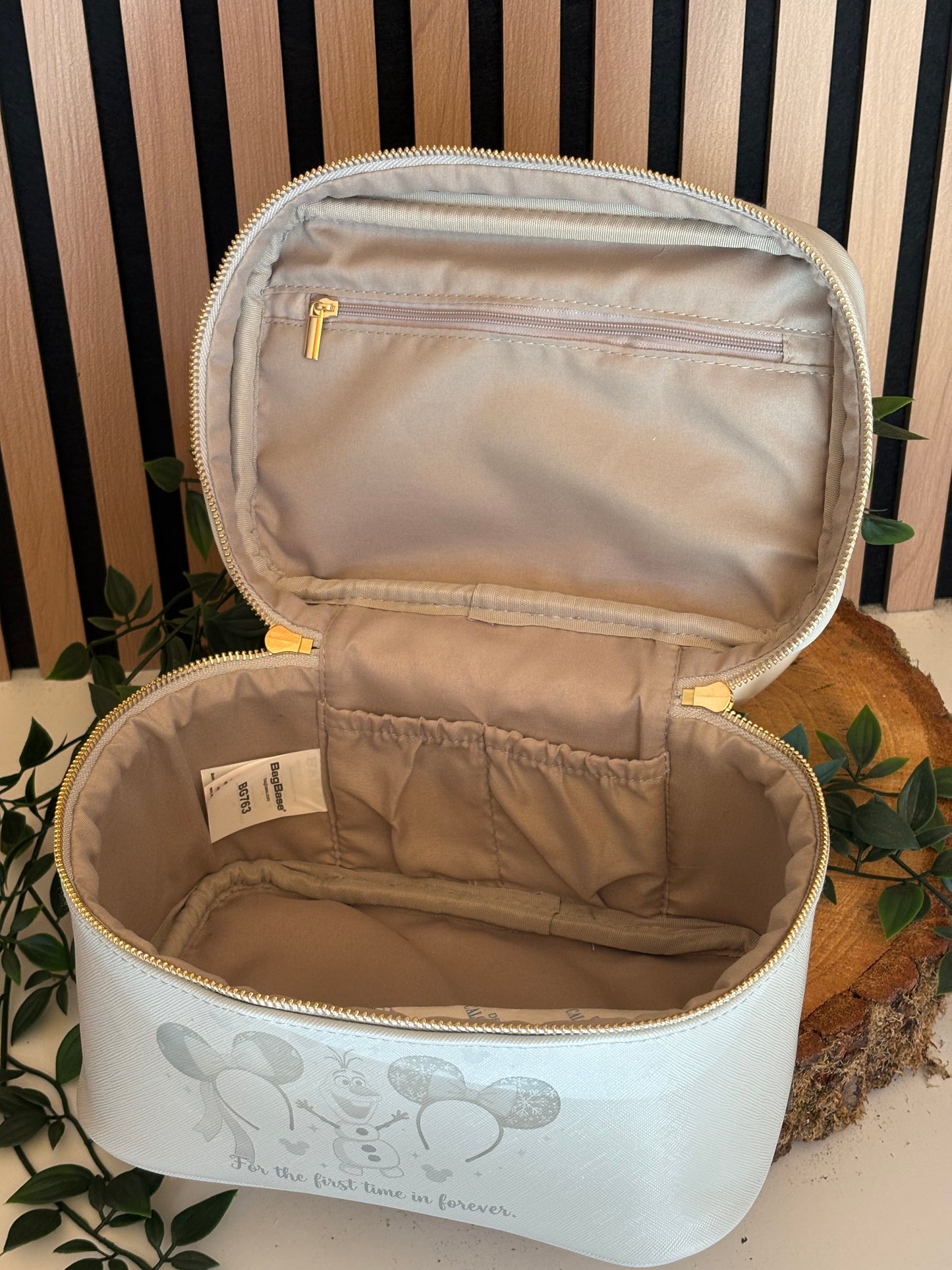Light grey Olaf make up bag