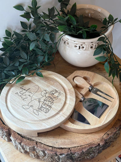 Gus Gus cheeseboard with utensils